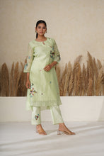 Load image into Gallery viewer, Gul Bano Hara Kurta Set
