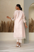 Load image into Gallery viewer, Gul Bano Peach Kurta Set
