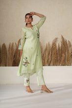 Load image into Gallery viewer, Gul Bano Hara Kurta Set
