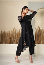 Load image into Gallery viewer, Black Gul Bano Kurta Set
